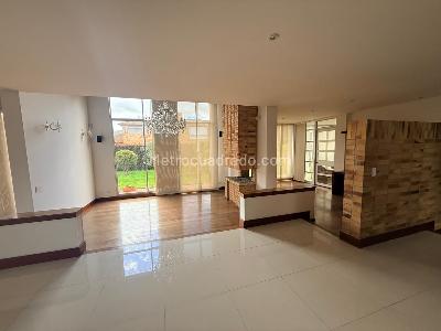 Casa de 4 alcobas en venta en Cajicá, 300 m² · foto 3 de 20