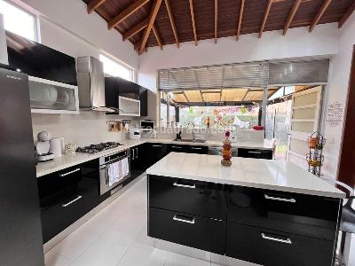 Casa de 4 alcobas en venta en Cajicá, 340 m² · foto 2 de 20