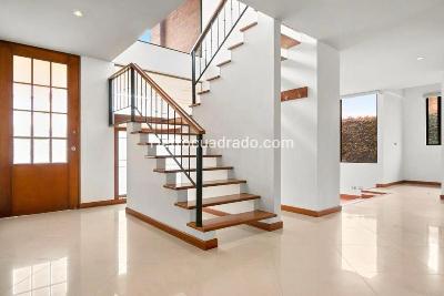 Casa de 3 alcobas en venta en Cajicá, 240 m² · foto 1 de 16