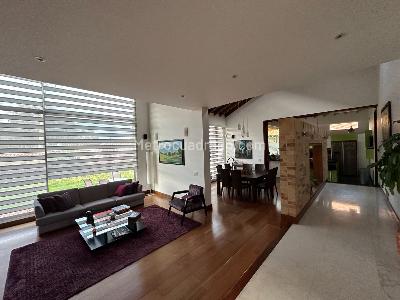Casa de 3 alcobas en venta en Cajicá, 300 m² · foto 1 de 19