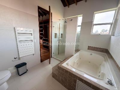 Casa de 4 alcobas en arriendo en Caminos De Chunugua, Cajicá, 340 m² · foto 19 de 20