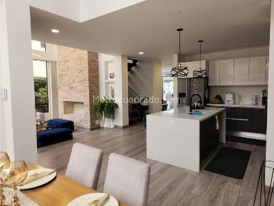 Casa de 4 alcobas en venta en Cajica, Cajicá, 252 m² · foto 2 de 16