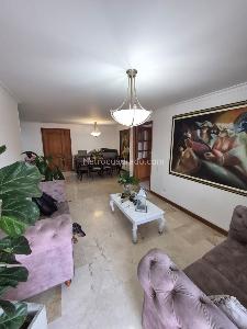 Apartamento de 3 alcobas en venta en Laureles, Medellín, 108 m² · foto 1 de 19