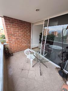 Apartamento de 3 alcobas en venta en Laureles, Medellín, 108 m² · foto 13 de 19