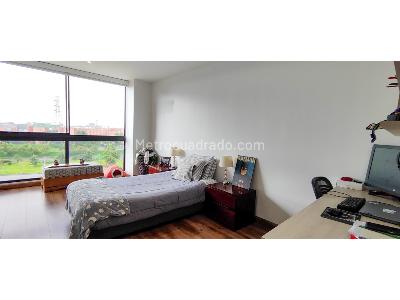 Apartamento de 5 alcobas en venta en La Felicidad, Bogotá, 244 m² · foto 18 de 20