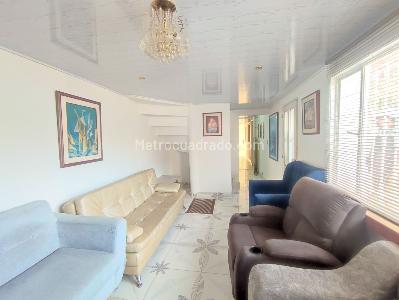 Casa de 5 alcobas en venta en Nuevo Kennedy, Bogotá, 111 m² · foto 3 de 20
