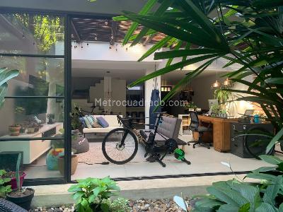 Casa de 4 alcobas en venta en Altos Del Poblado, Medellín, 270 m² · foto 2 de 20