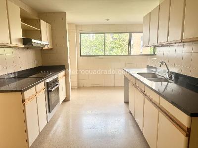 Apartamento en venta en Castropol, Medellín · foto 6 de 17