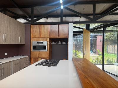 Casa de 3 alcobas en venta en Alto Del Escobero, Envigado, 320 m² · foto 4 de 17