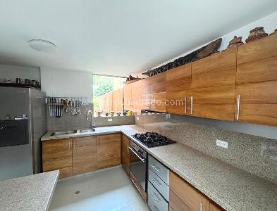 Casa de 3 alcobas en venta en La Sebastiana, Envigado, 251 m² · foto 7 de 17