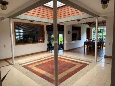 Casa de 3 alcobas en venta en Poblado Los Balsos, Medellín, 300 m² · foto 2 de 16