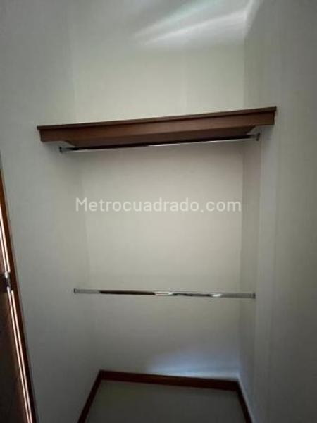 Apartamento Amplio de 2 Alcobas con Balcón en Medellín - 4