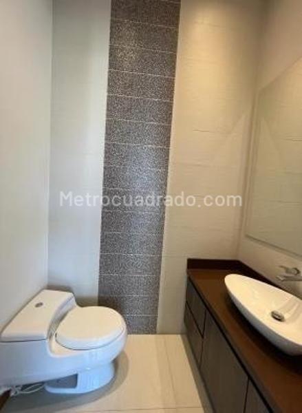 Apartamento Amplio de 2 Alcobas con Balcón en Medellín - 5
