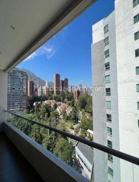 Apartamento Amplio de 2 Alcobas con Balcón en Medellín - 9