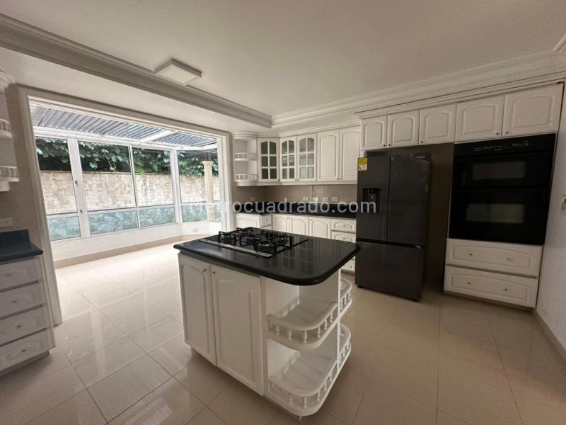 Casa Residencial de 3 Alcobas en Arriendo en El Poblado - 2