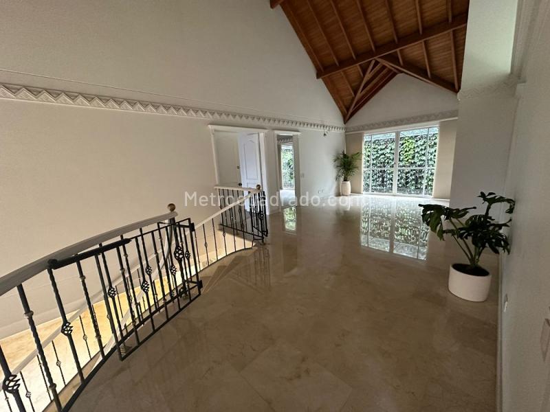 Casa Residencial de 3 Alcobas en Arriendo en El Poblado - 3