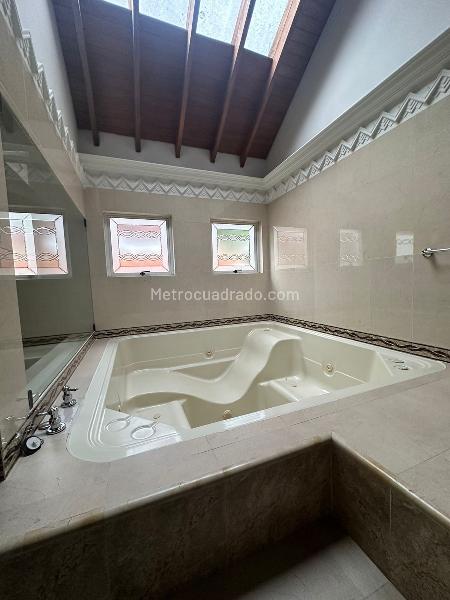 Casa Residencial de 3 Alcobas en Arriendo en El Poblado - 7