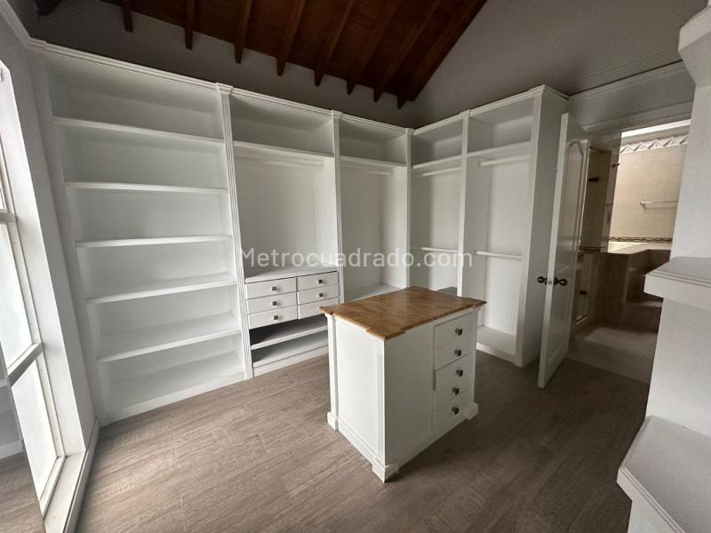 Casa Residencial de 3 Alcobas en Arriendo en El Poblado - 8