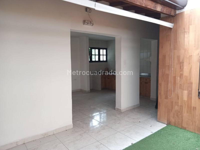Casa Comercial en Segundo Piso para Arriendo en Laureles - 5