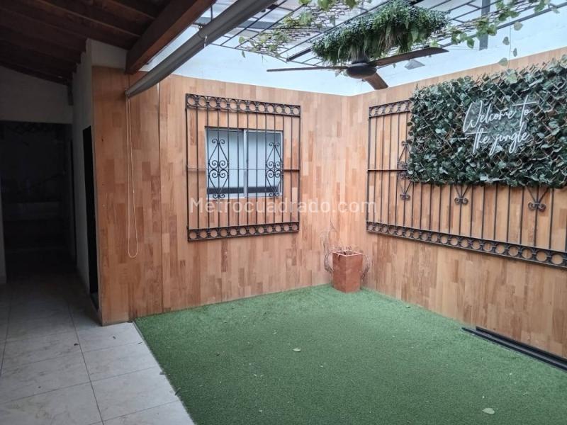 Casa Comercial en Segundo Piso para Arriendo en Laureles - 9