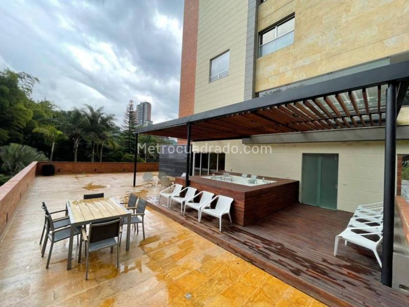 Luxurious 4BR Penthouse for Rent in Medellin - 7