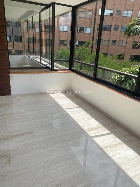Apartamento Amplio de 5 Alcobas con Terraza en El Poblado - 3