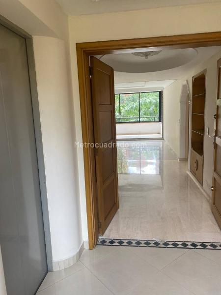 Apartamento Amplio de 5 Alcobas con Terraza en El Poblado - 5