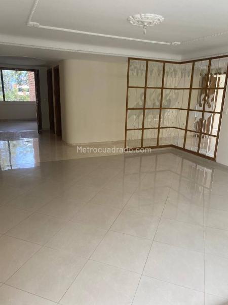 Apartamento Amplio de 5 Alcobas con Terraza en El Poblado - 6