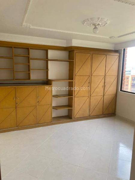 Apartamento Amplio de 5 Alcobas con Terraza en El Poblado - 7