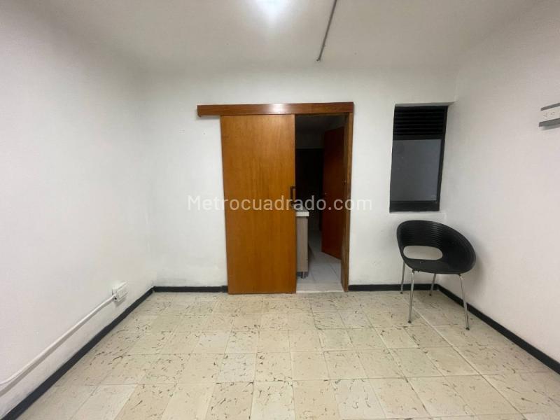 Casa Amplia de 5 Alcobas con Luz Natural en Suramericana - 2