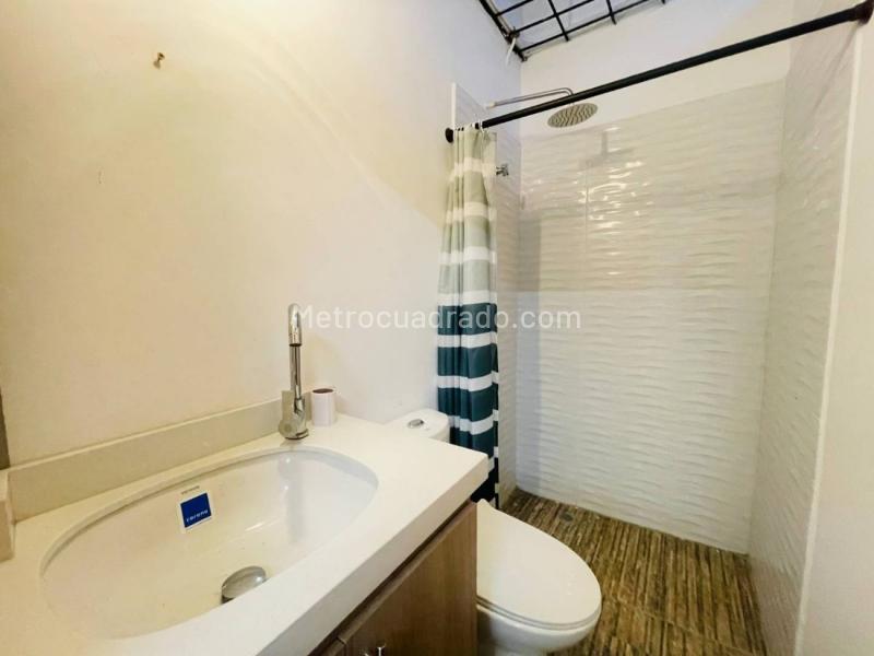 Casa Amplia de 5 Alcobas con Luz Natural en Suramericana - 4