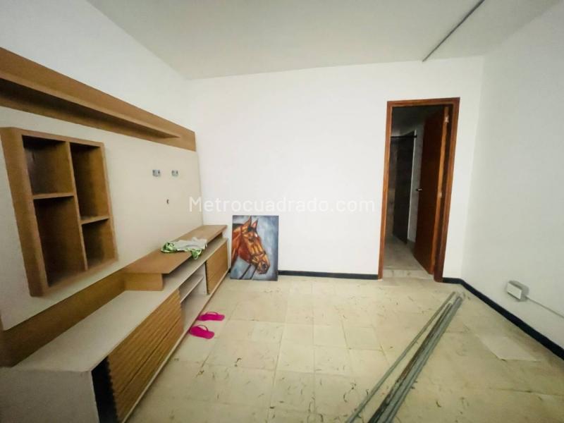 Casa Amplia de 5 Alcobas con Luz Natural en Suramericana - 8