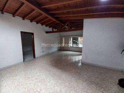 Casa de 4 alcobas en venta en Estadio, Medellín, 160 m² · foto 2 de 16