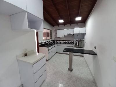 Casa de 4 alcobas en venta en Estadio, Medellín, 160 m² · foto 3 de 16