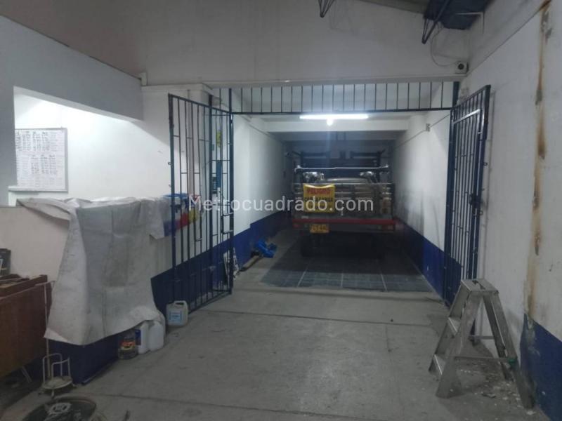 Commercial House with Warehouse in Belen Miravalle - 3