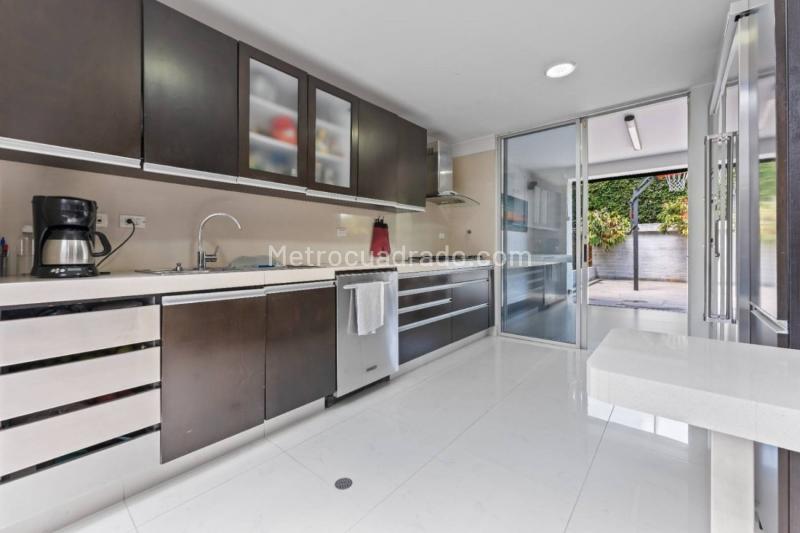 Casa Amplia de 3 Alcobas con Piscina en El Poblado - 2