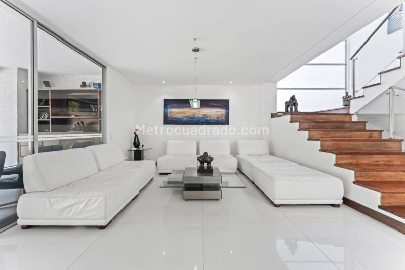 Casa Amplia de 3 Alcobas con Piscina en El Poblado - 3