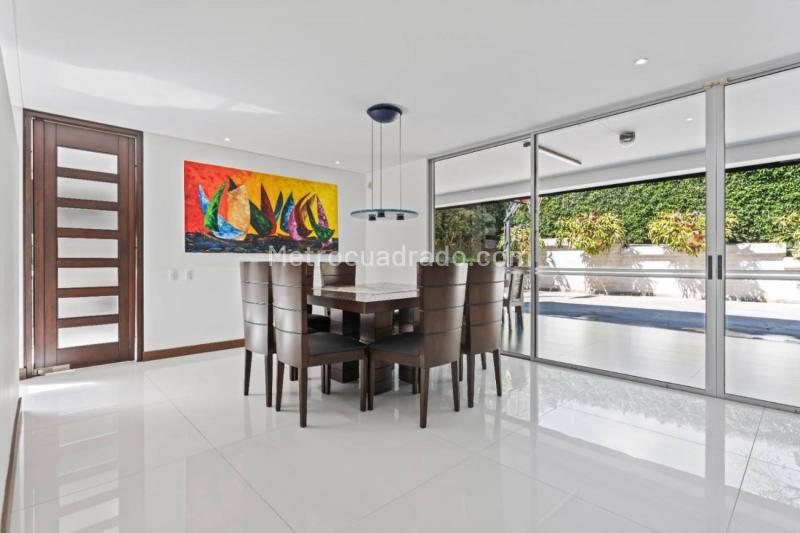 Casa Amplia de 3 Alcobas con Piscina en El Poblado - 4