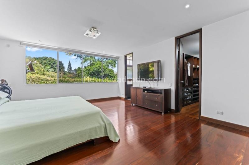 Casa Amplia de 3 Alcobas con Piscina en El Poblado - 9