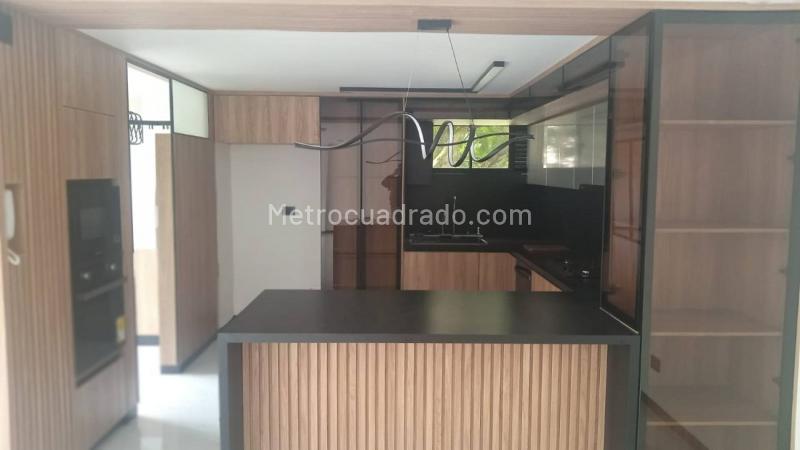 Apartamento Elegante de 4 Alcobas en El Poblado