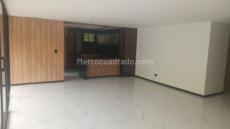 Apartamento Elegante de 4 Alcobas en El Poblado - 2