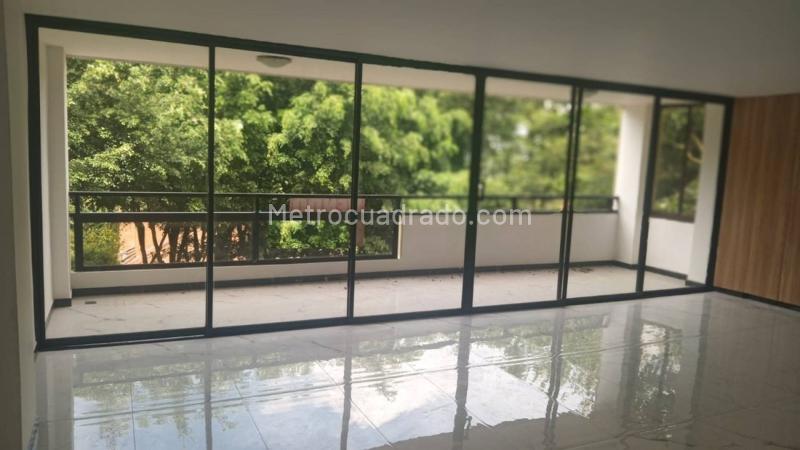 Apartamento Elegante de 4 Alcobas en El Poblado - 3