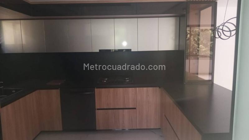 Apartamento Elegante de 4 Alcobas en El Poblado - 9
