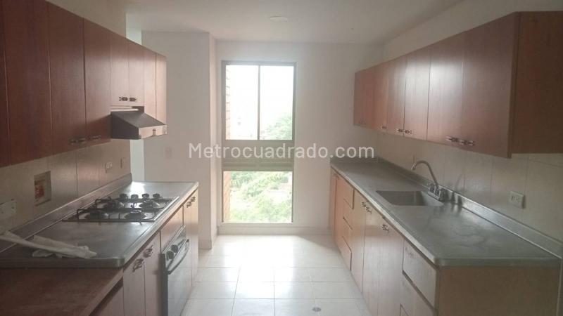 Amplio Apartamento de 3 Alcobas en El Poblado