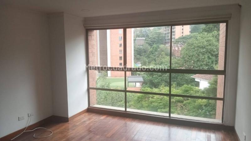 Spacious 3BR Apartment in Poblado - 8