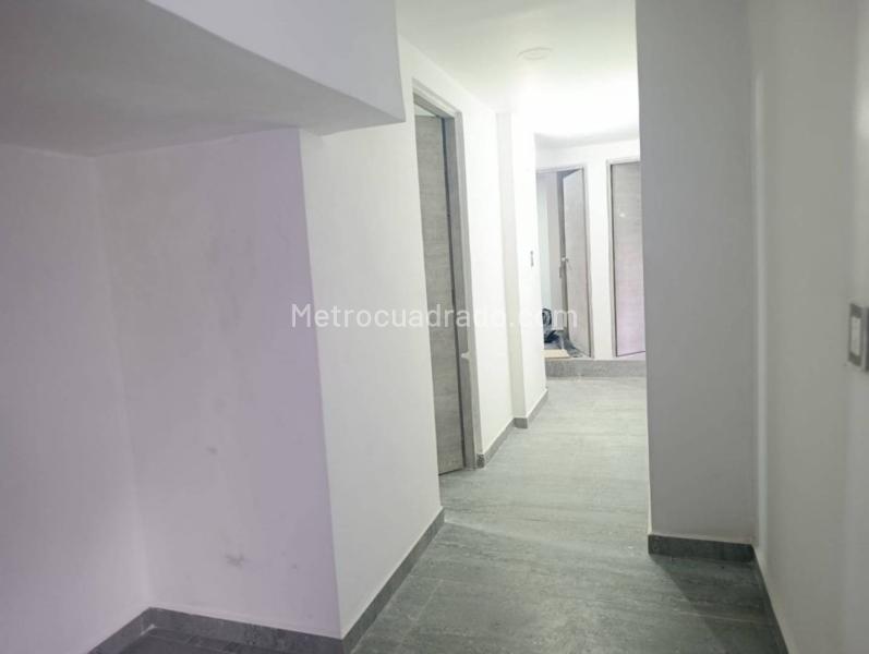 Casa Comercial en Arriendo con 5 Alcobas en Estadio - 3