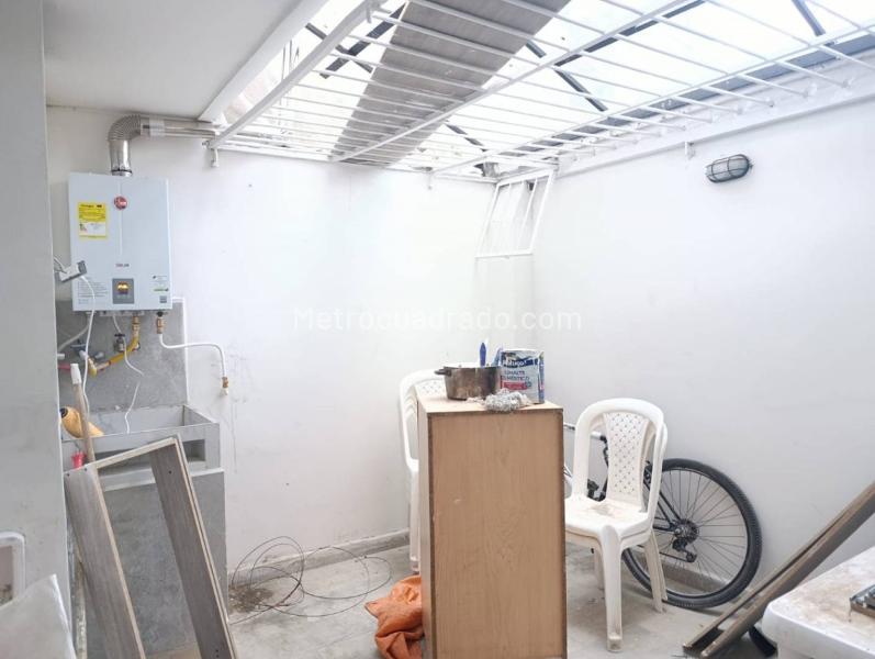 Casa Comercial en Arriendo con 5 Alcobas en Estadio - 5