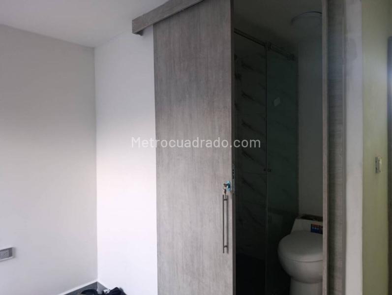 Casa Comercial en Arriendo con 5 Alcobas en Estadio - 6