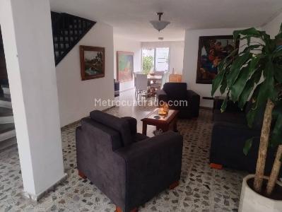 Casa de 5 alcobas en venta en Calasanz, Medellín, 290 m² · foto 13 de 19