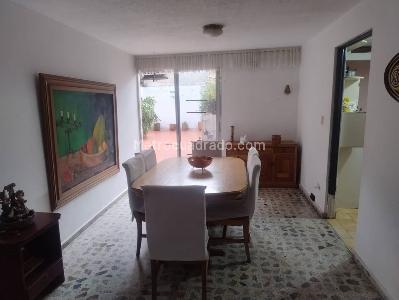 Casa de 5 alcobas en venta en Calasanz, Medellín, 290 m² · foto 2 de 19